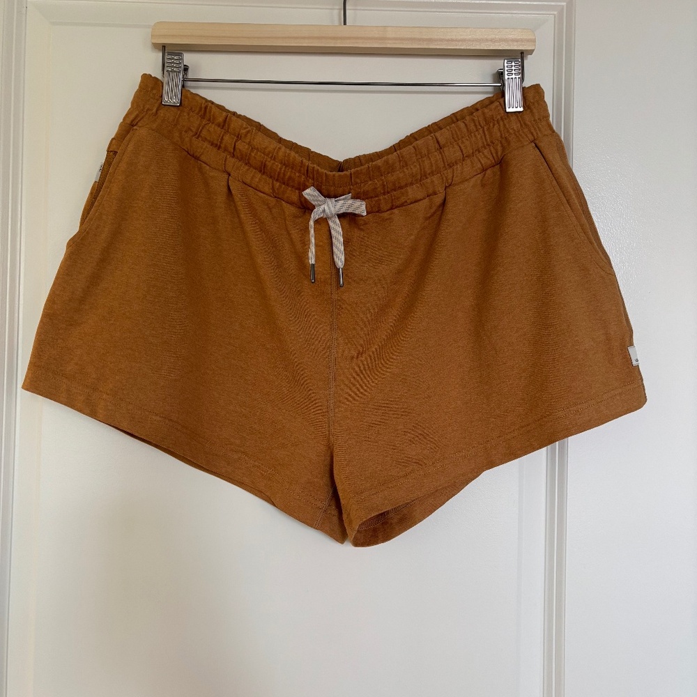 Vuori Women's DreamKnit Halo Performance Short Size XL  NWOT